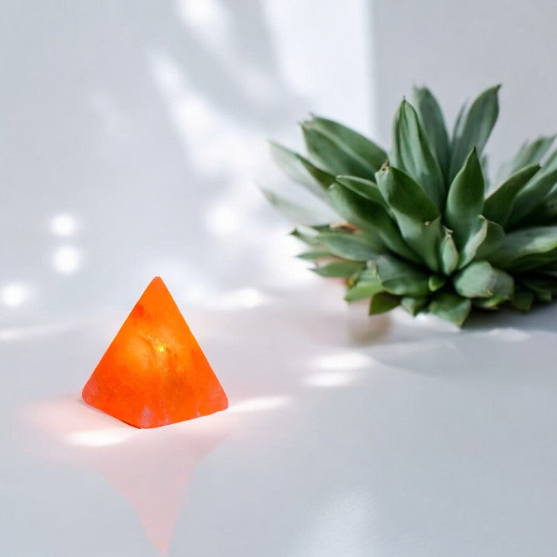 Pyramidenlampe mit berginspiriertem Umgebungslicht