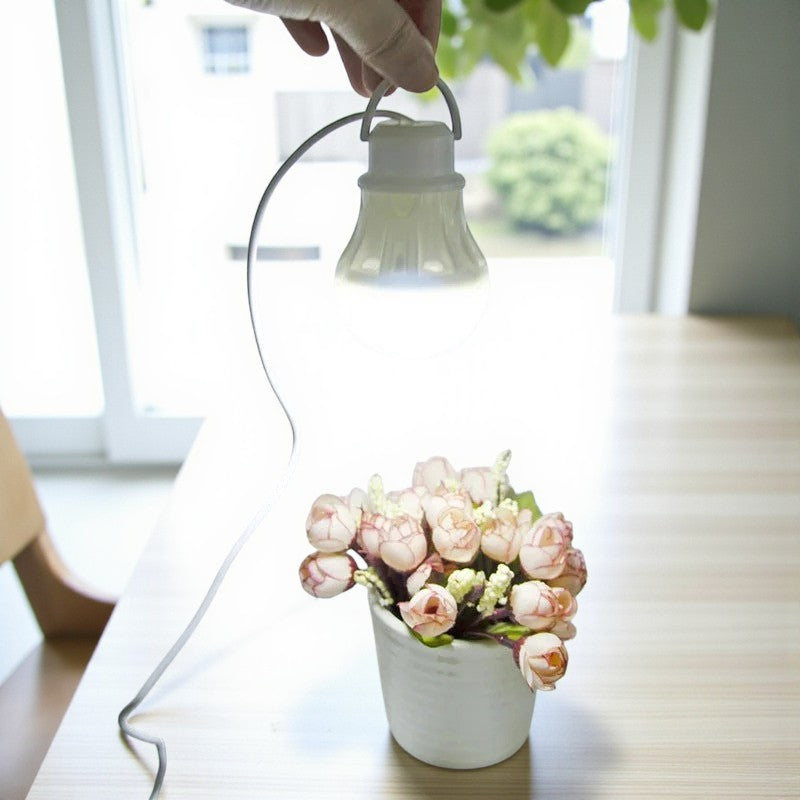 Glühbirnenförmige tragbare LED-Lampe mit Aufhängeschlaufe Moderne leichte Beleuchtung