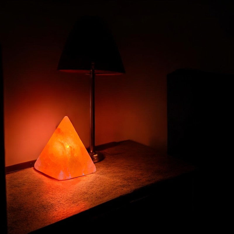 Pyramidenlampe mit berginspiriertem Umgebungslicht