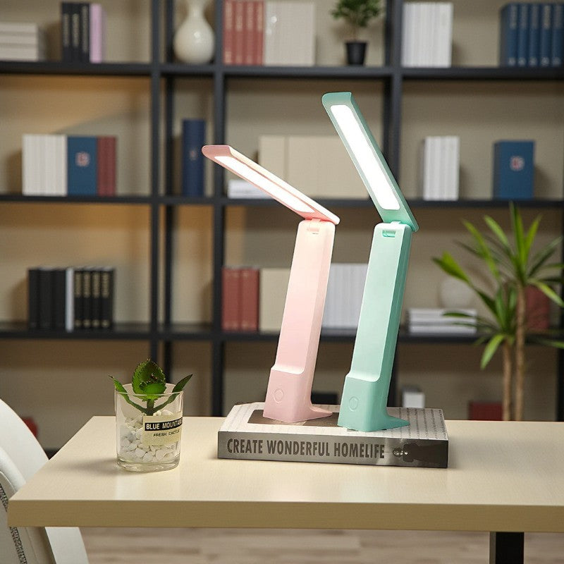 Schlanke Schreibtischlampe mit einstellbarer Helligkeit und modernem Design