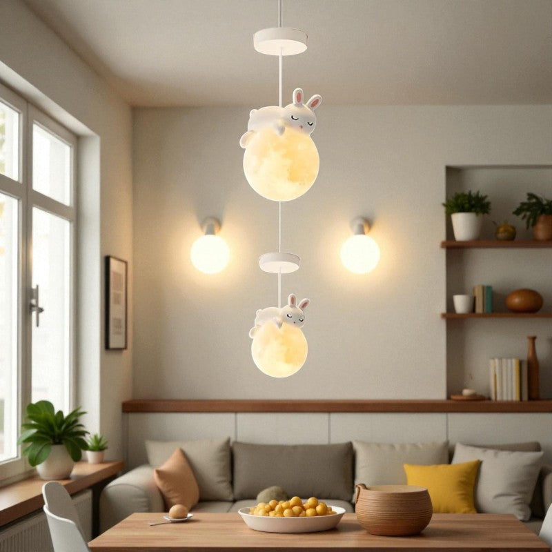 Verspielte Hängeleuchte für Kinderzimmer