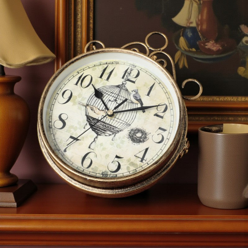 Vintage Bahnhof-Wanduhr mit zeitlosem Charme