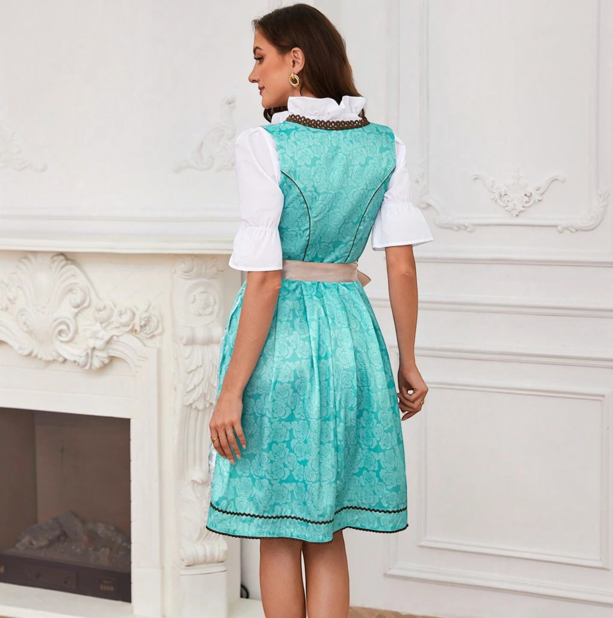 Traditionelles Dirndl für Damen mit Schürze