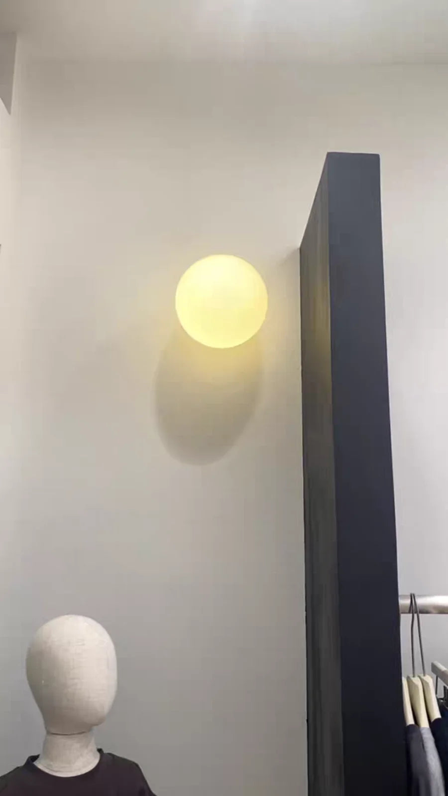 Mureto - Weiße LED-Wandleuchte in Glaskugelform