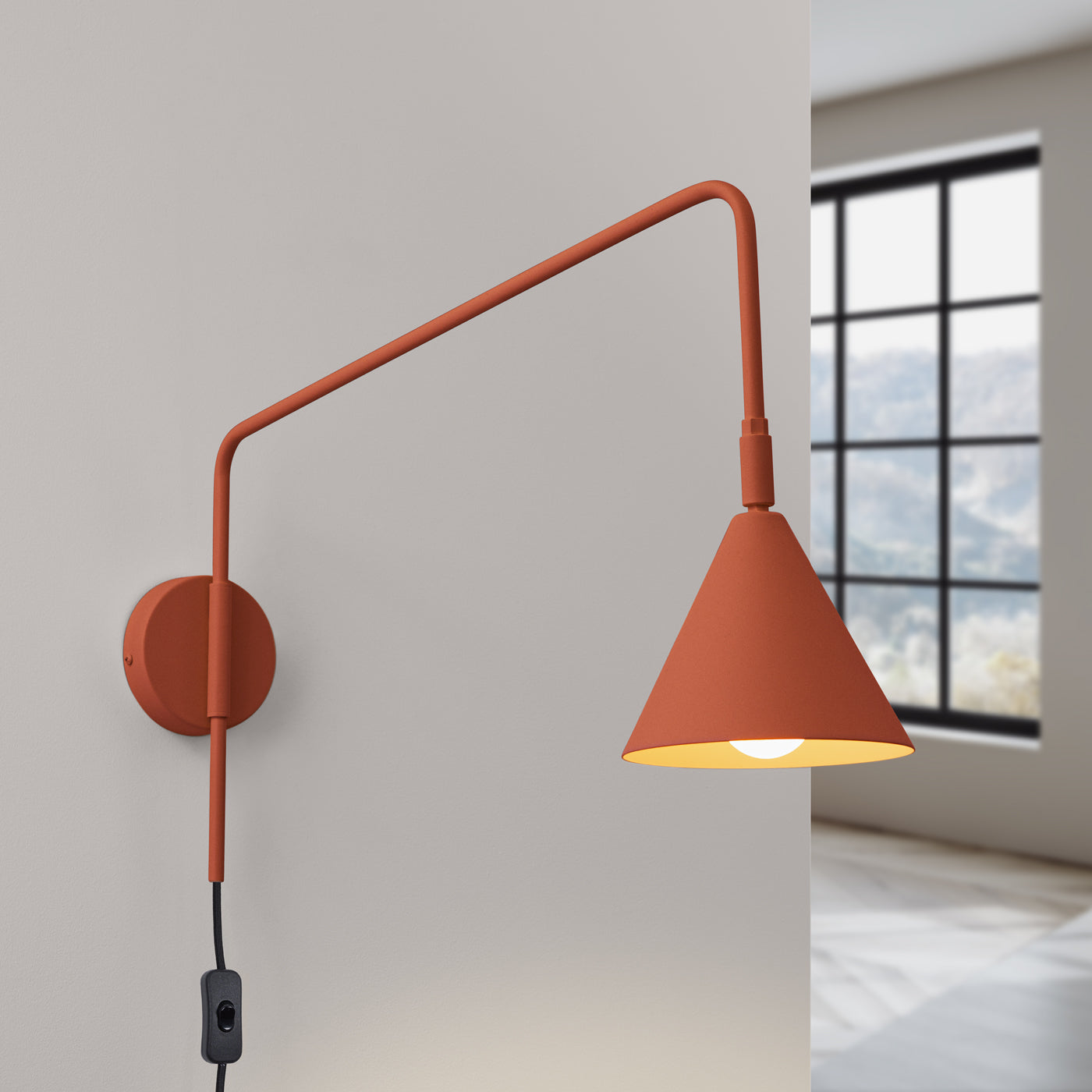 Glinto - Wandleuchte in Rotocker mit langem Stahlarm