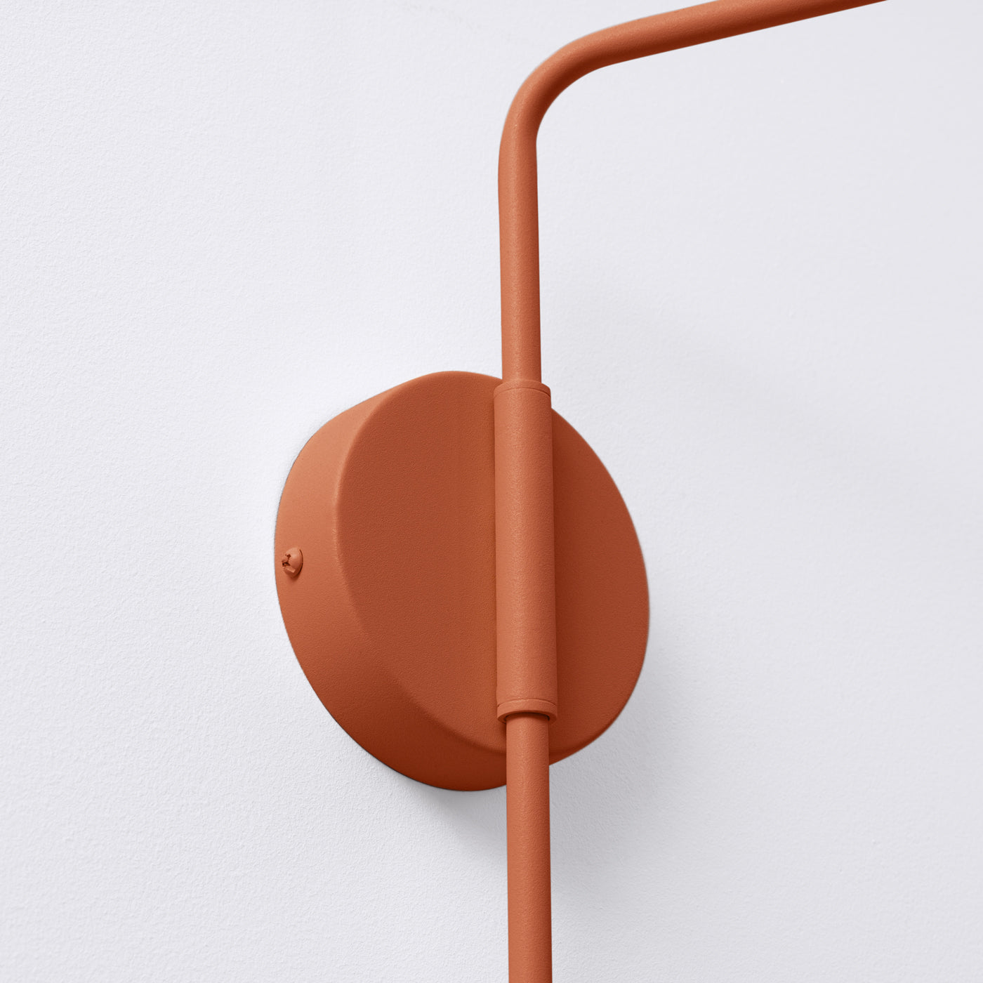 Glinto - Wandleuchte in Rotocker mit langem Stahlarm