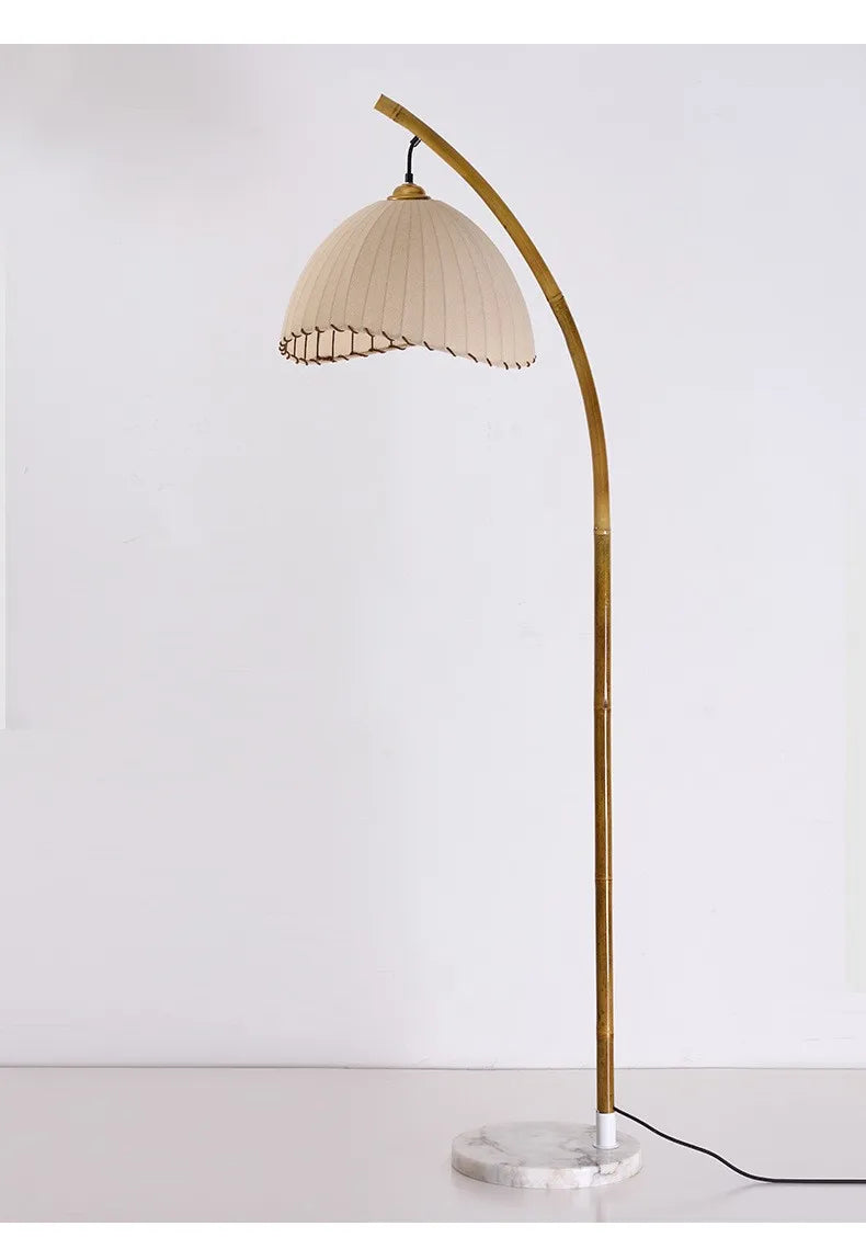Taliara - Wabi-Sabi LED-Stehleuchte aus Bambus und Canvas