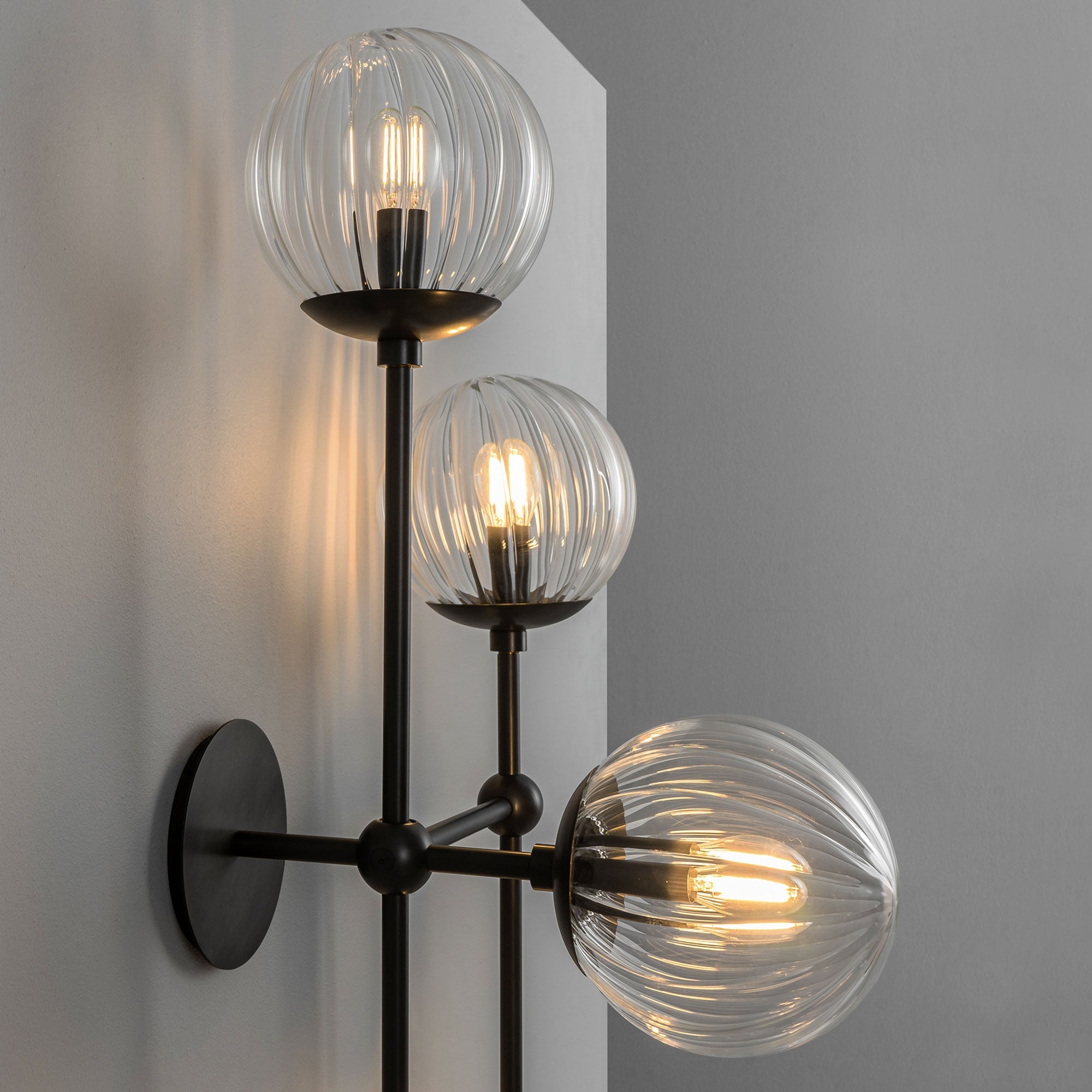 Schwung - Lighting - Armstrong 4R Leuchte aus Metall und