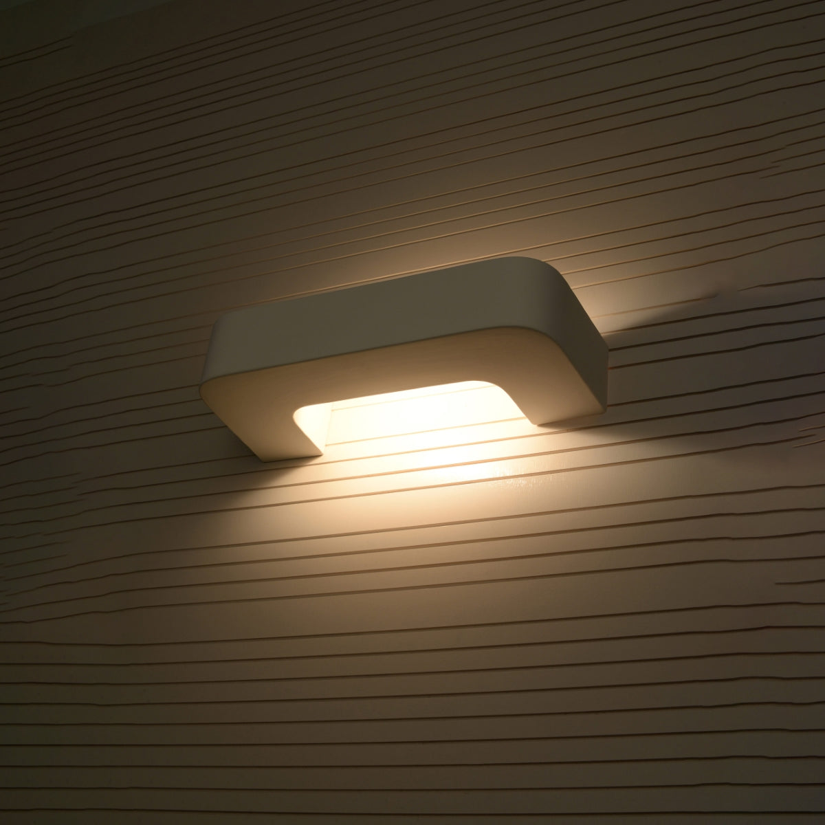 MAGNET - Keramik-Wandleuchte, mattweiß