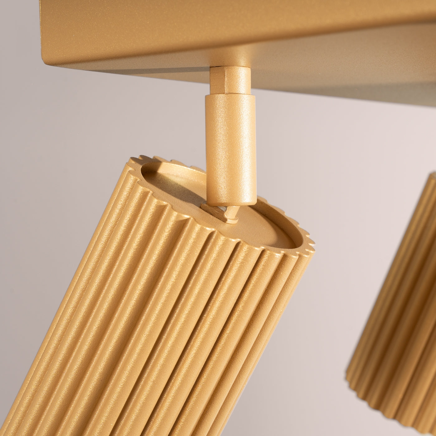 Radial - Goldene Deckenleuchte mit 4 Leuchten