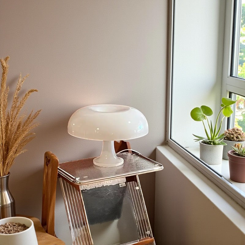 Moderne wiederaufladbare Lampe mit zeitloser Eleganz für vielseitige Beleuchtung zu Hause