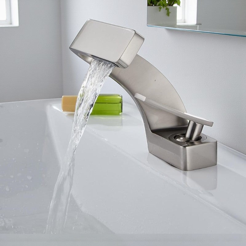 Moderner geschwungener Wasserhahn Moderner geschwungener Küchenarmatur