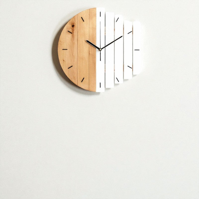 Elegante Wanduhr aus Holz für Wohnkultur