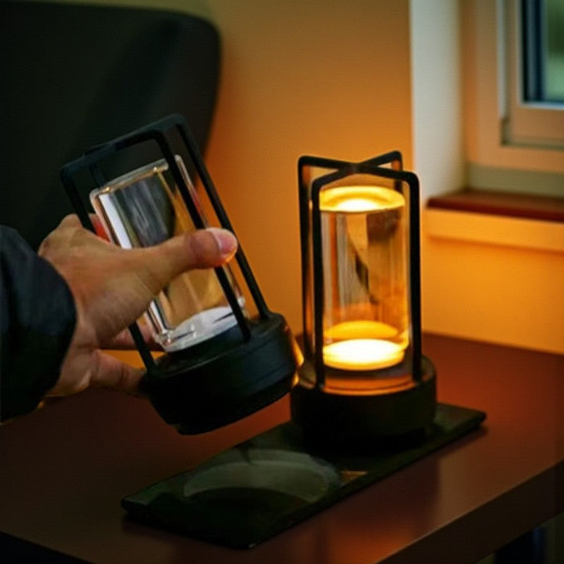 Kabellose LED-Schreibtischlampe mit Vintage-Charme