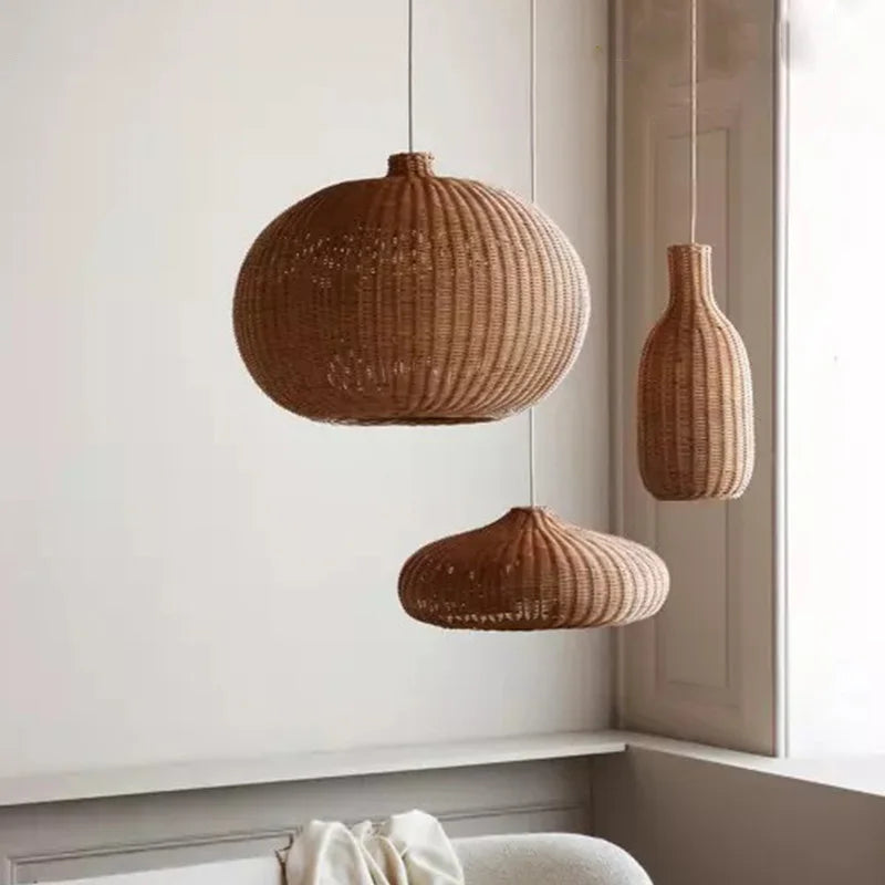 Handgeflochtene - Rattan-Pendelleuchte in Boho-Beige