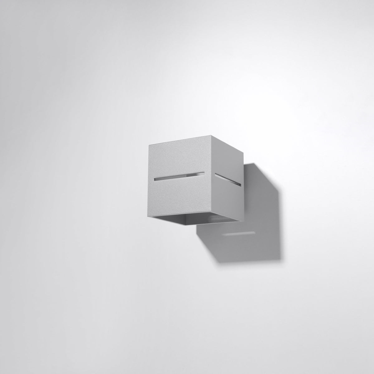 LOBO - Wandleuchte, grau mit vertikaler Perforation