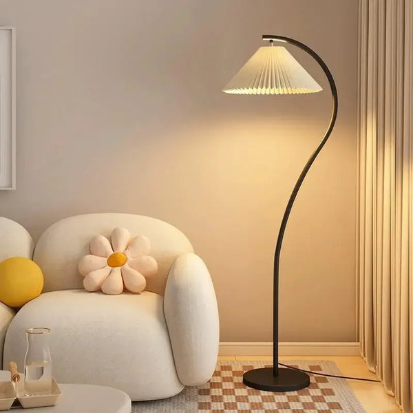 Stela - LED-Stehleuchte aus Stoff mit Plissee-Design