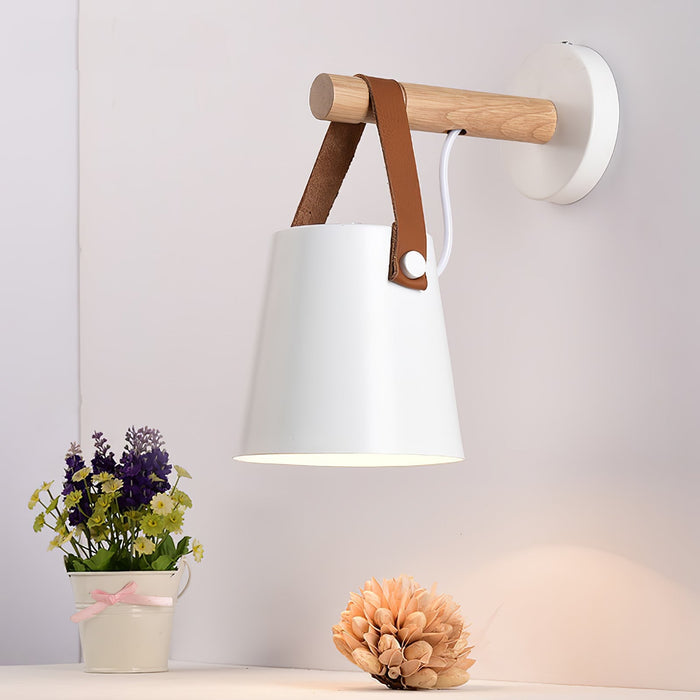 Konische - Wandleuchte aus Holz