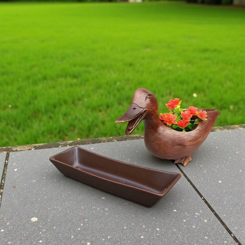 Entenförmiger Blumentopf mit dekorativem Design