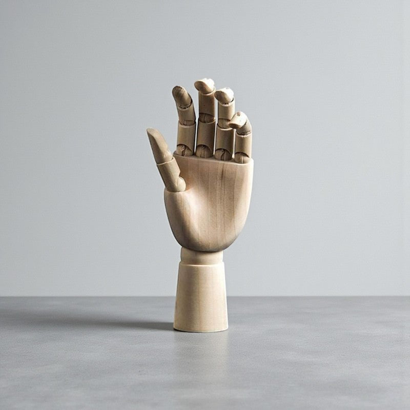 Holz Handmodell mit flexiblen Gelenken und modernem Design