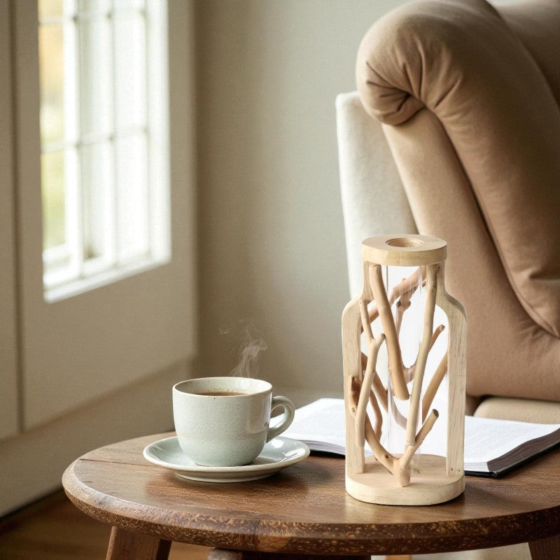 Holzvase mit natürlichem astinspiriertem Dekor für Zuhause