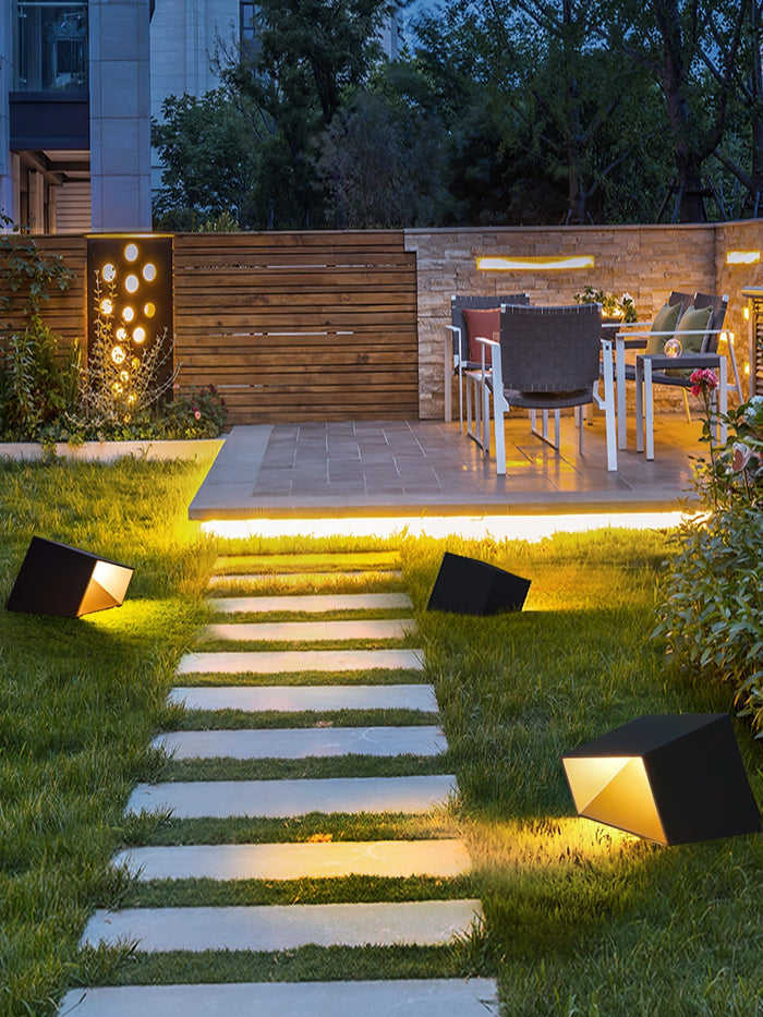 Solix - Solar-Gartenleuchte in Würfelform, Schutzart IP65,