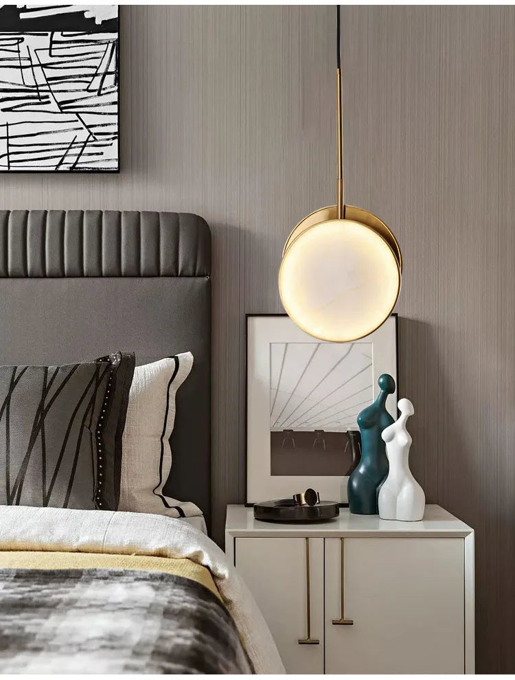Luzana - Runde Marmor-Wandleuchte mit Kupferfinish in Gold