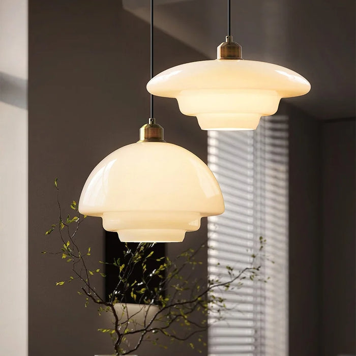 Aurela - Elegante Pendelleuchte aus weißem Glas – Zeitloses