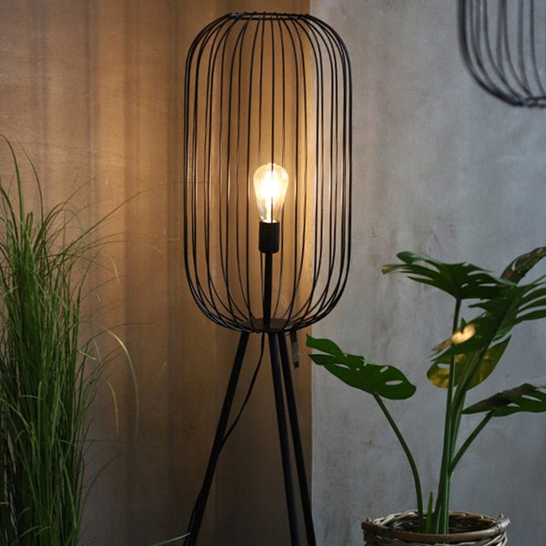 Gestreifte - Käfig-Stehleuchte aus Rattan und Metall