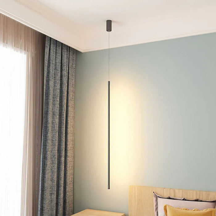Minimalistische - lange LED-Pendelleuchte aus Aluminium