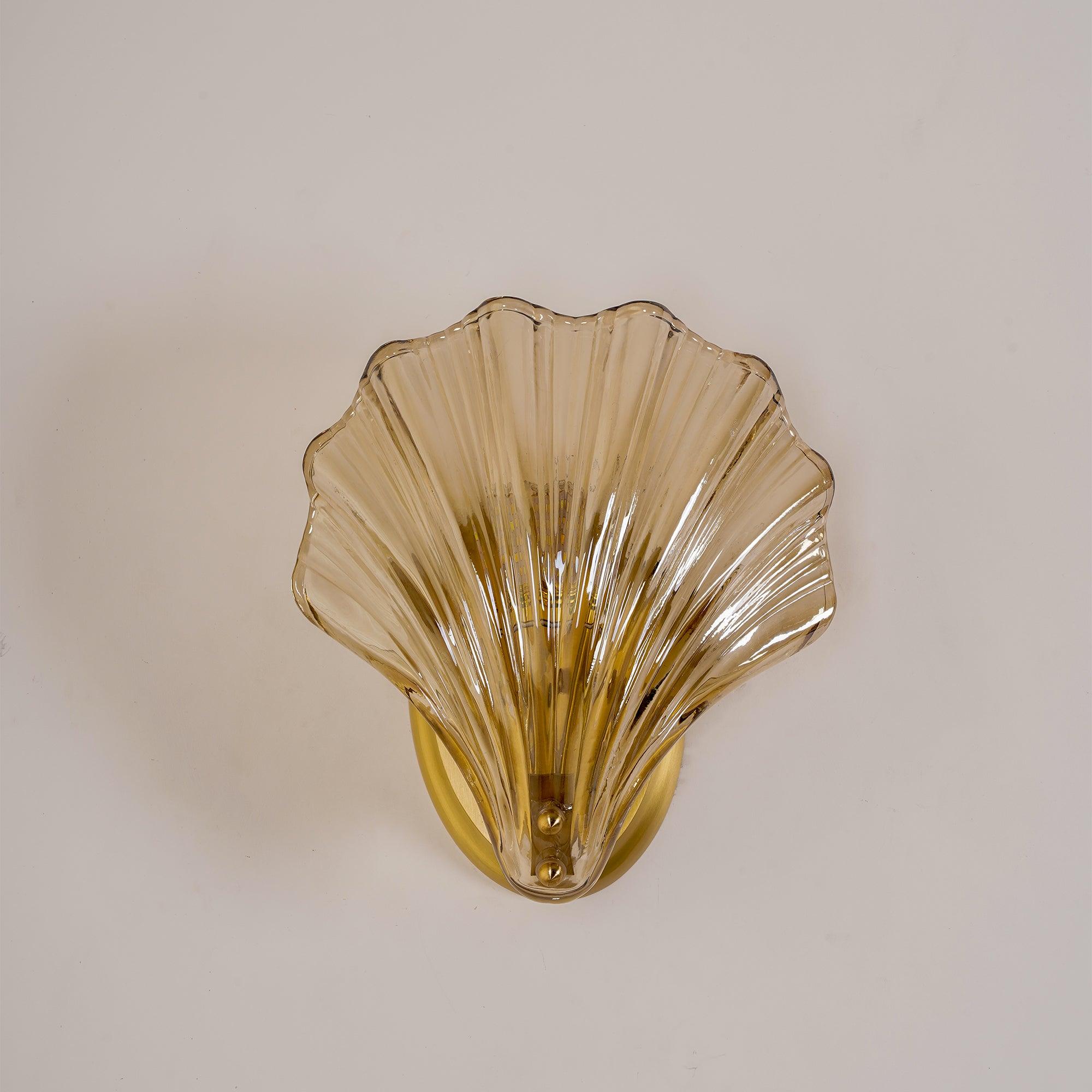 Muschelförmige - Wandleuchte aus Messing und Glas
