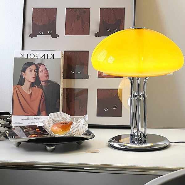 Lino - Bauhaus-Pilz-Tischleuchte mit bernsteinfarbenem