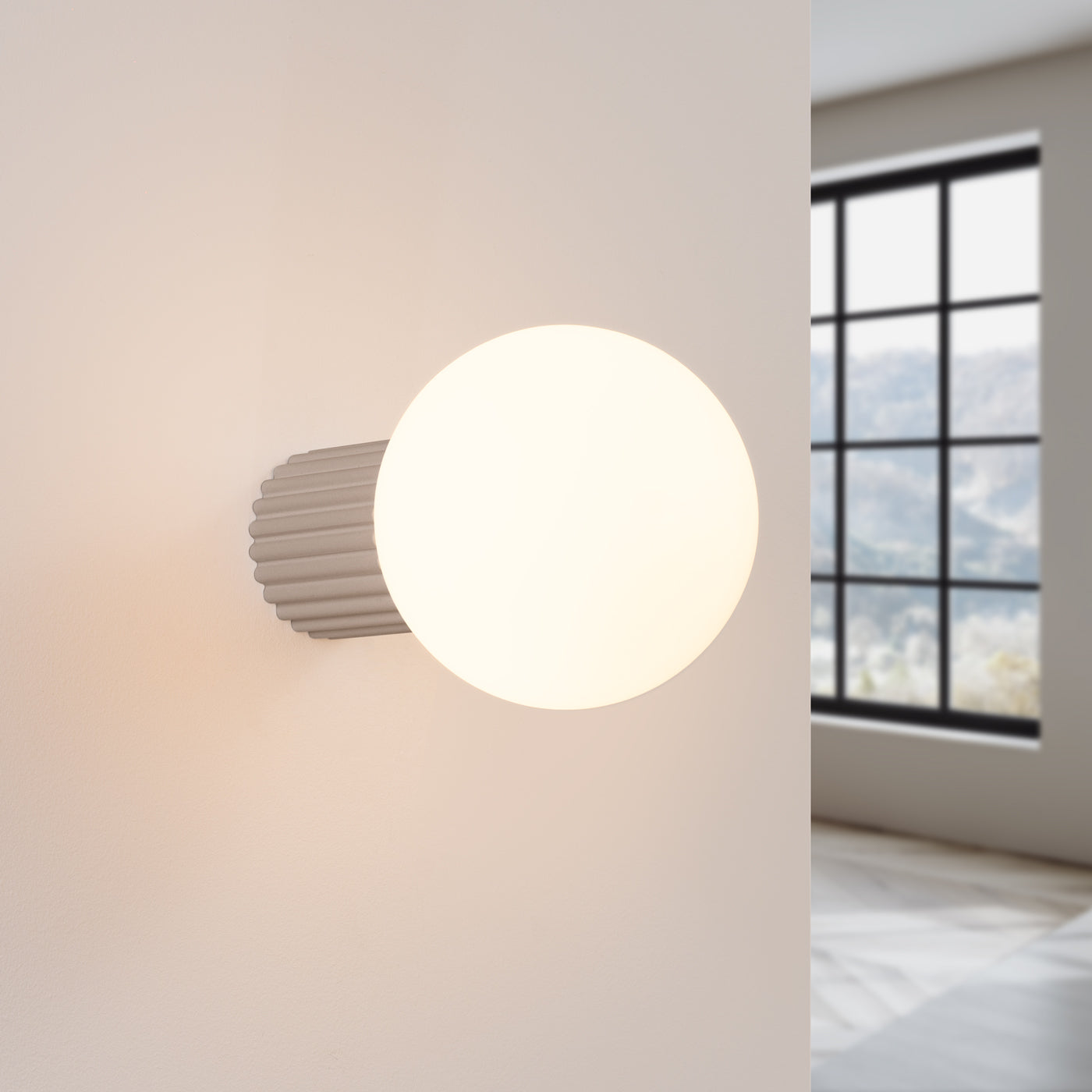 HALO - Wandleuchte in Taupe, IP44