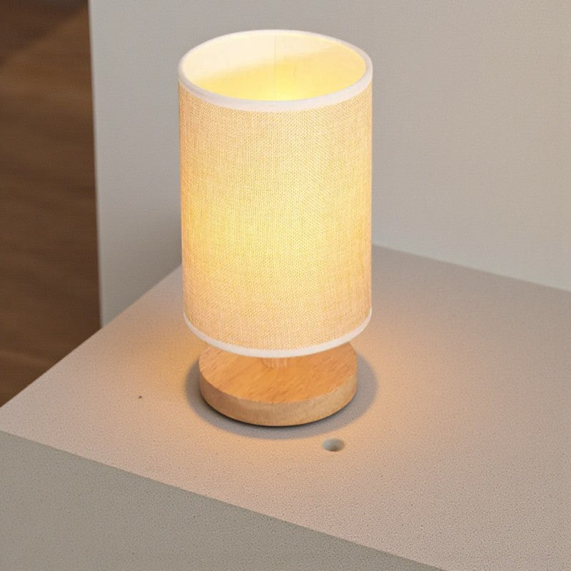 Minimalistische Tischleuchte für eine entspannende Atmosphäre und modernes Wohndesign