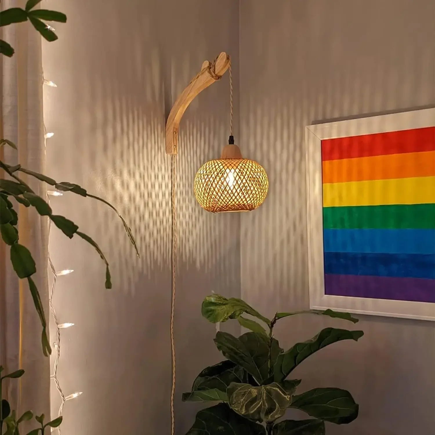 Handgeflochtene - Wandleuchte aus Bambus-Rattan