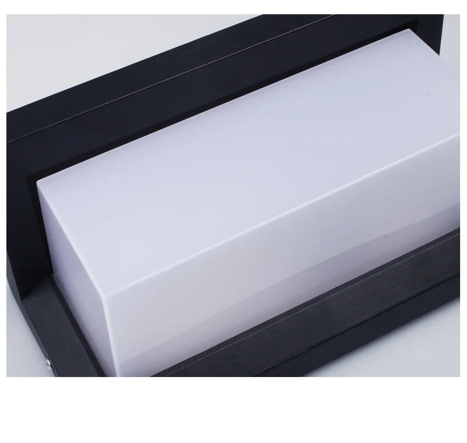 Natura - IP65 LED-Außenwandleuchte mit Radarsensor