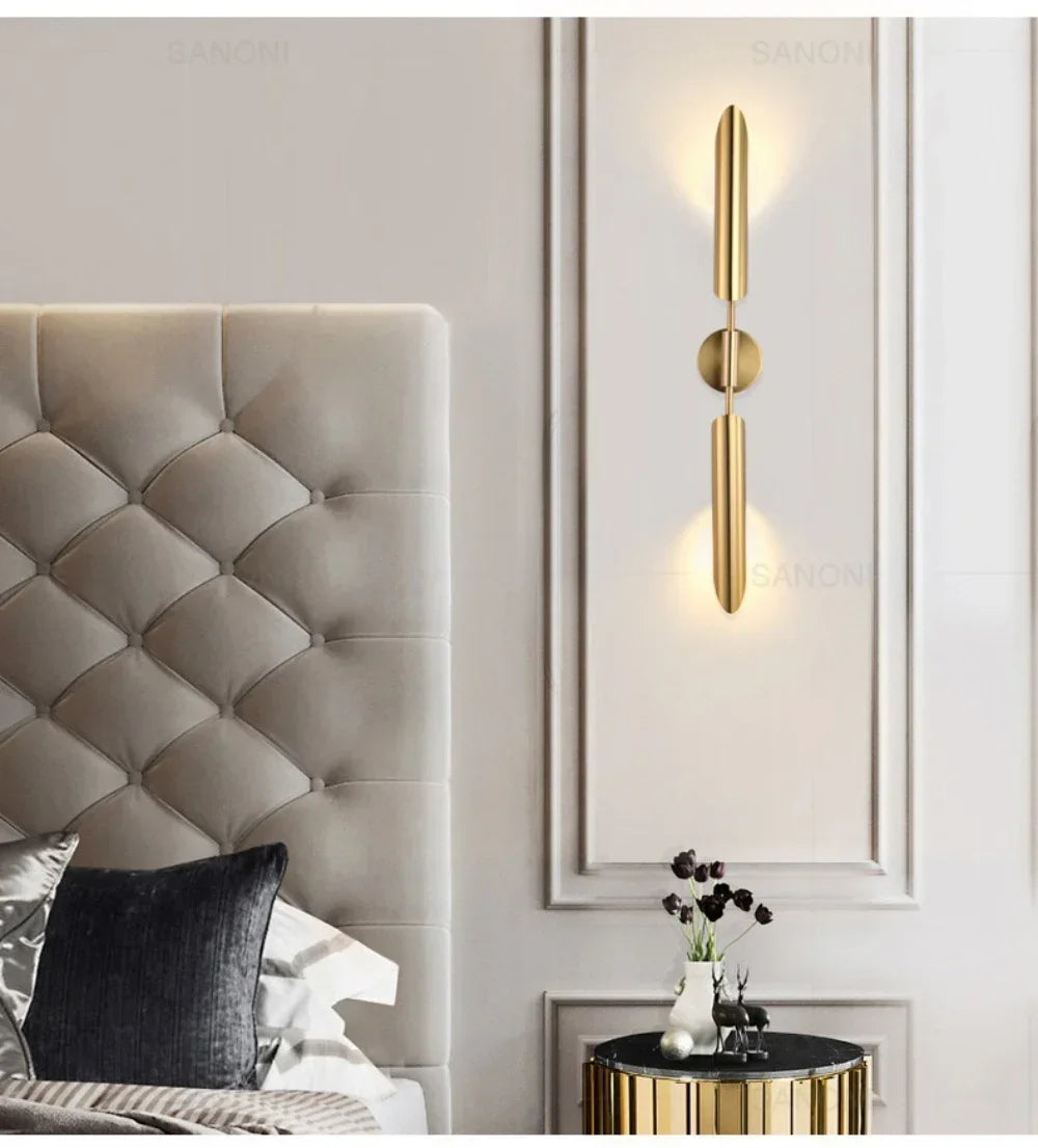 Lateralis - Goldene Wandleuchte mit klarem Glasschirm und