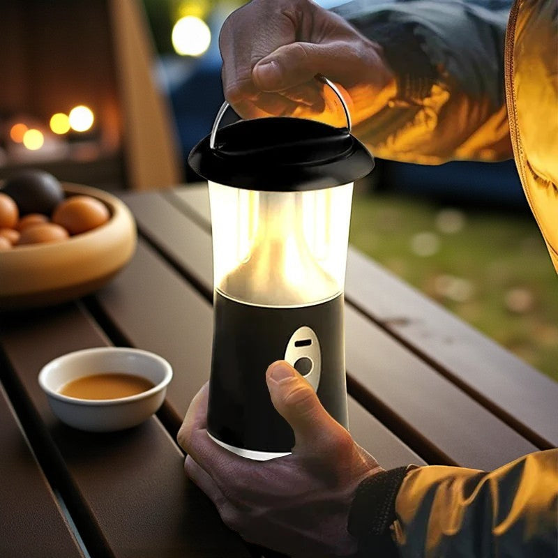 Wiederaufladbare LED-Campinglaterne mit Aufhängedesign