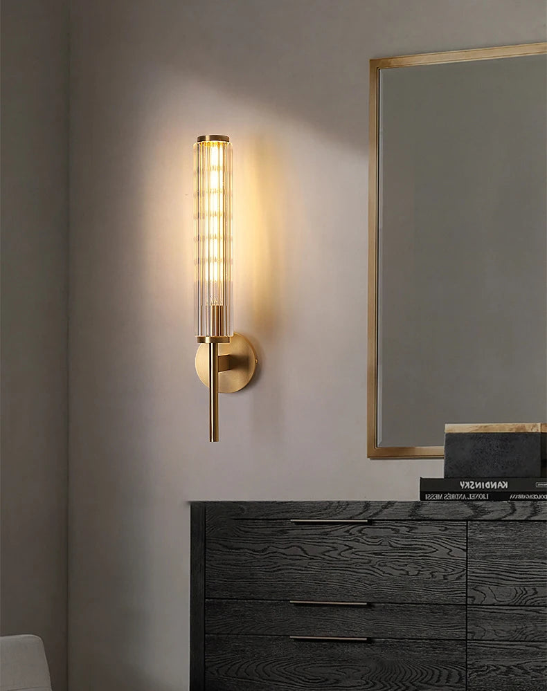 Mureto - Goldene Wandleuchte mit klarem Glasschirm und
