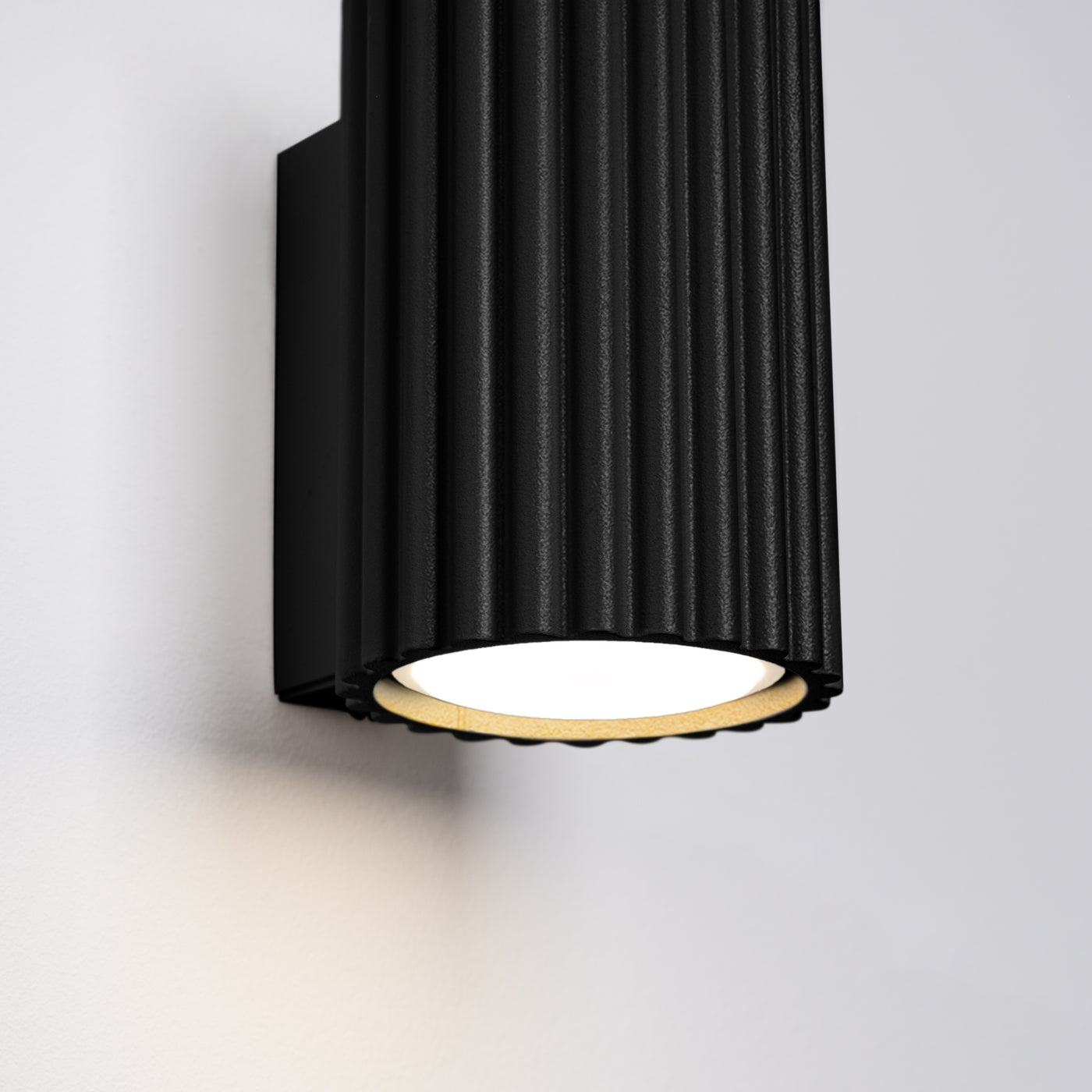Carbon - 10 Wandleuchte aus schwarzem Aluminium