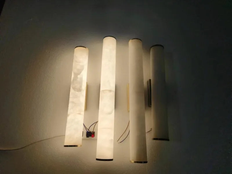Minimalistische - Wandleuchte aus Kupfer und Marmor