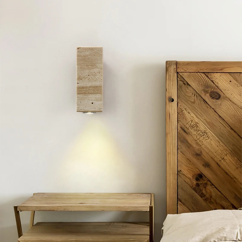 Murano - Wandleuchte aus Naturstein mit Holzrückwand