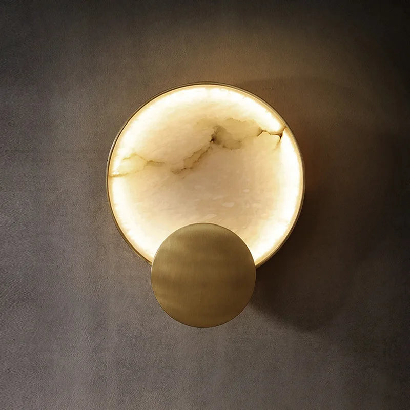 Luzana - Runde Marmor-Wandleuchte mit Kupferfinish in Gold
