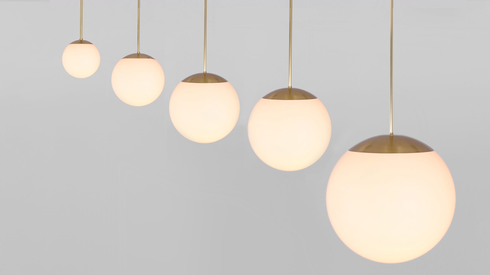 Solara - Pendelleuchte mit Kugelform aus Opalglas