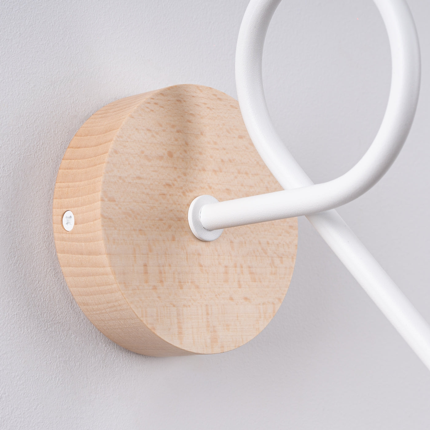 Ember - Wandleuchte Ember, weiß mit Holzdetails