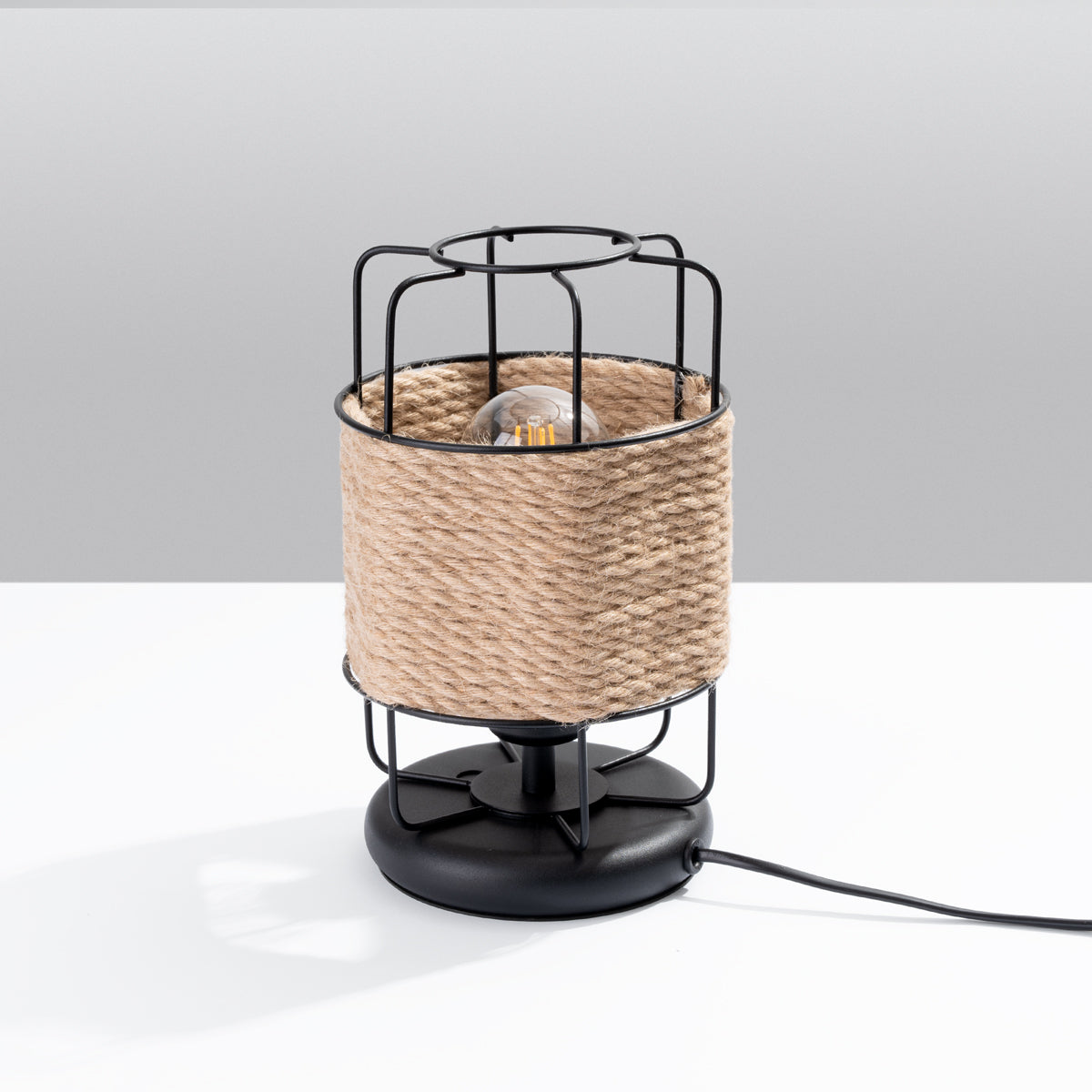 Studio - Schwarze Tischleuchte mit Holzgestell und Kabel