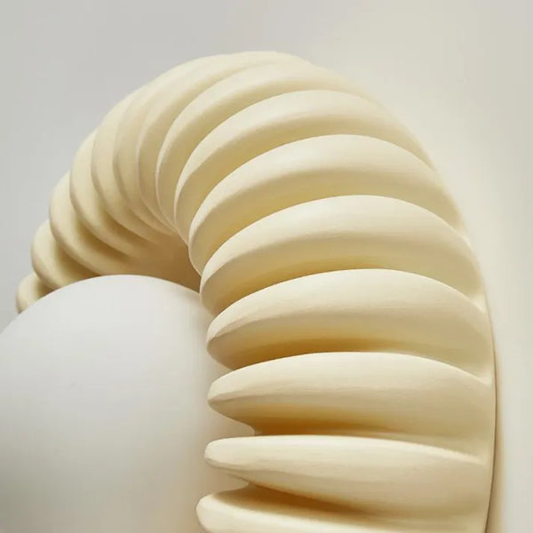 Flanca - Moderne, kreative Wandleuchte aus Kunstharz für