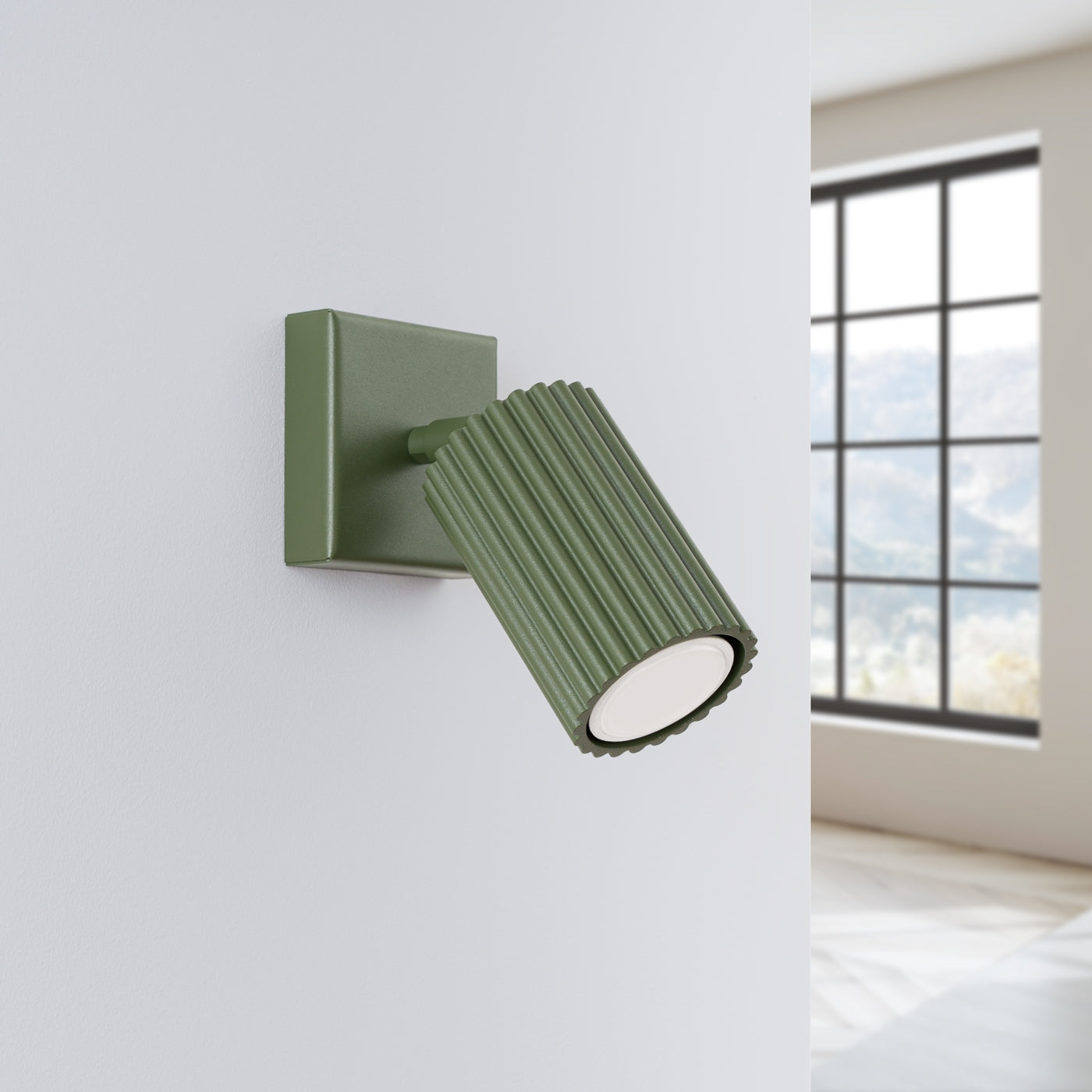 Luzana - Wandleuchte aus Aluminium in Carbon-Olivgrün