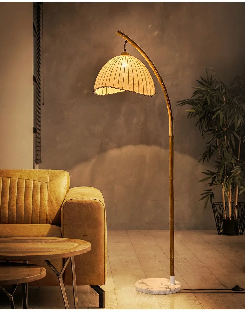 Taliara - Wabi-Sabi LED-Stehleuchte aus Bambus und Canvas