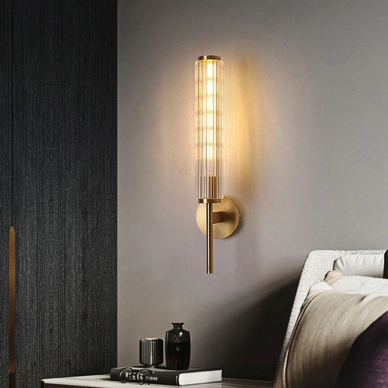 Mureto - Goldene Wandleuchte mit klarem Glasschirm und